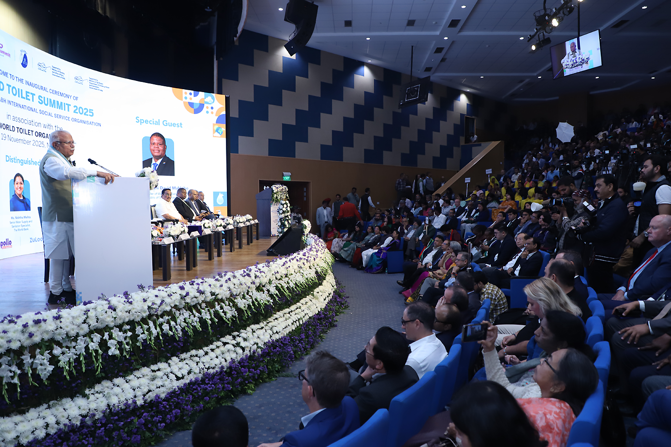 Shri Manohar Lal Khattar, Chief Guest, delivering a keynote speech at the inaugural ceremony of the Sulabh World Toilet Summit 2025 in New Delhi to a large audience