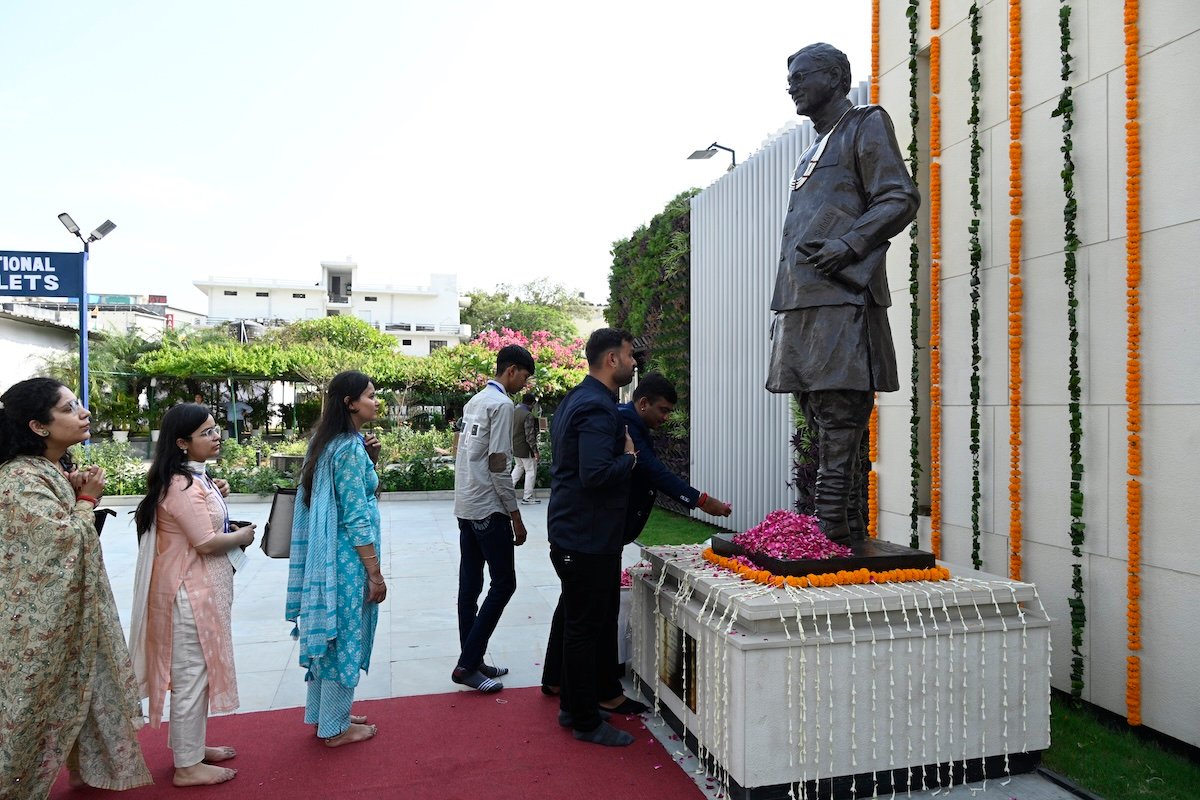 Memorial Lecture Moment 9