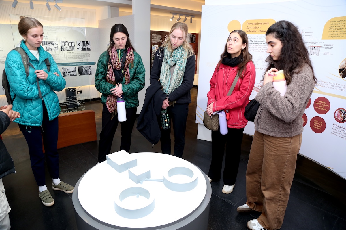 Visitor Gallery 8